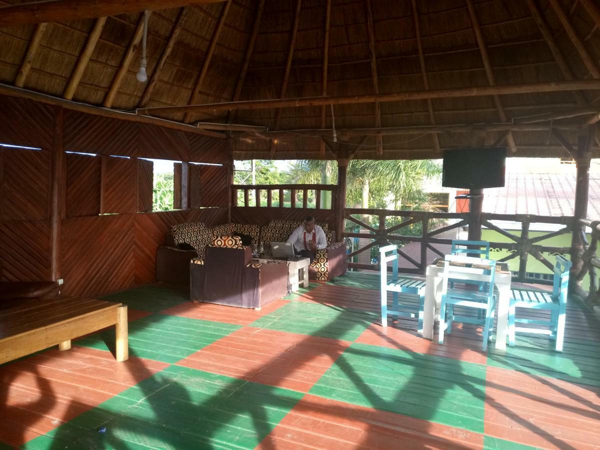 Saint Blaise Hotel Gatumba Екстер'єр фото